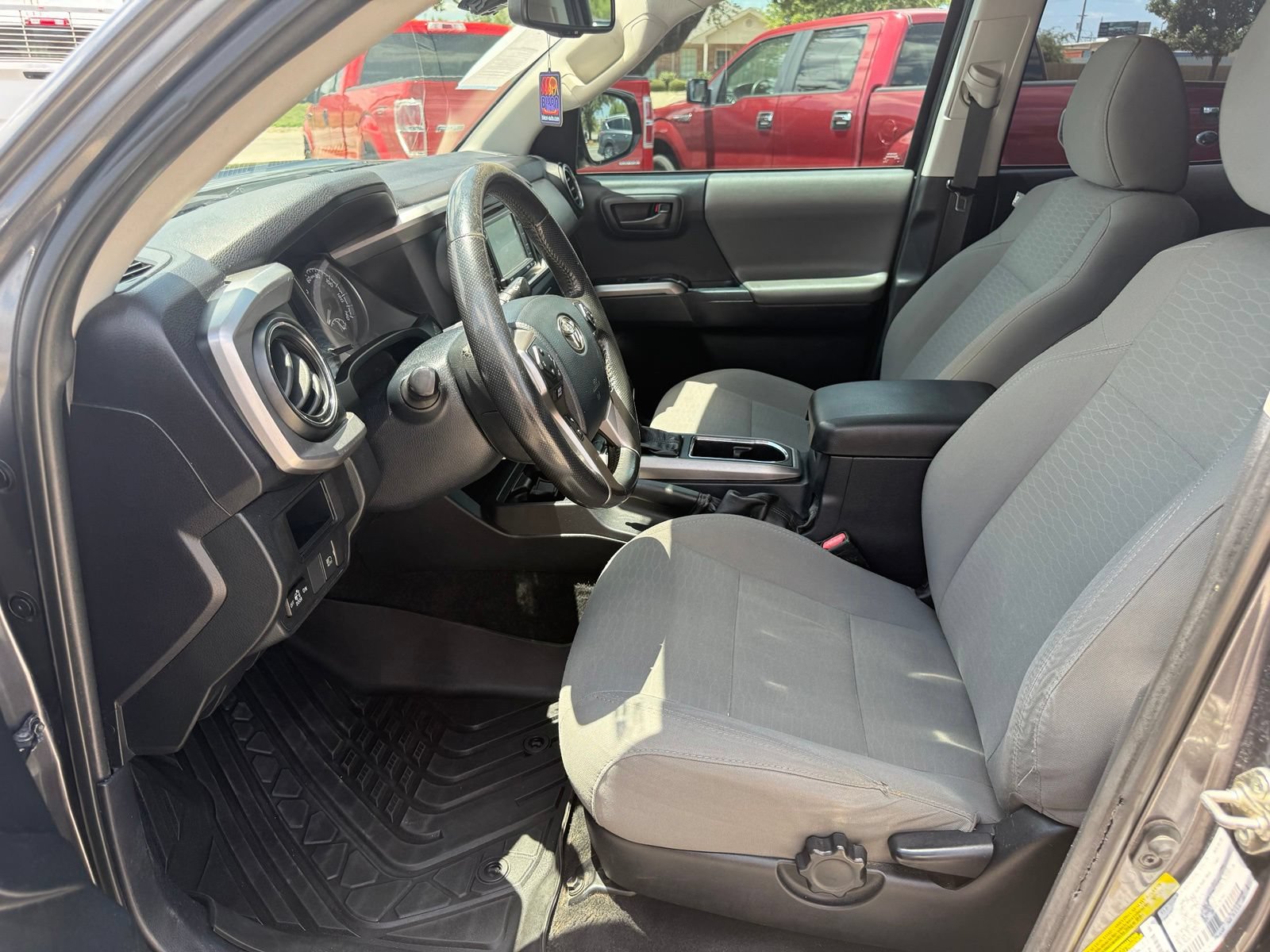Used 2018 Toyota Tacoma SR5 AWD/4WD image 13