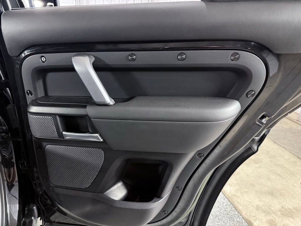 Used 2023 Land Rover Defender 110 V8 AWD/4WD image 28