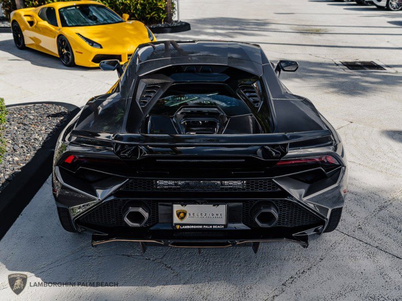 Used 2024 Lamborghini Huracan Tecnica image 4