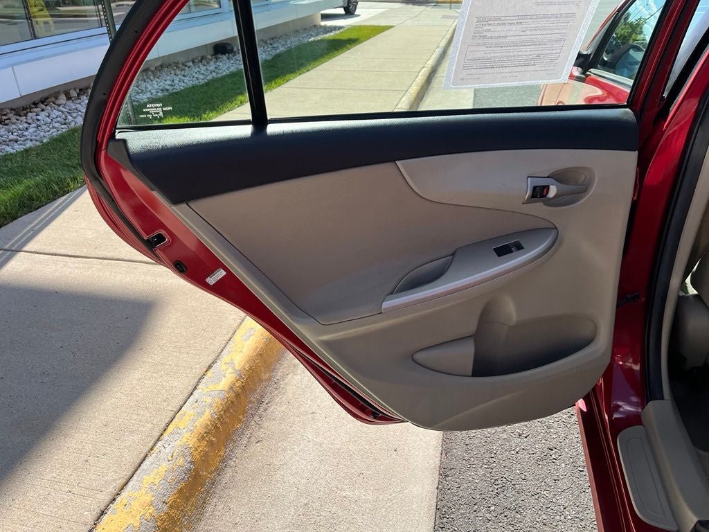 Used 2013 Toyota Corolla LE FWD image 15