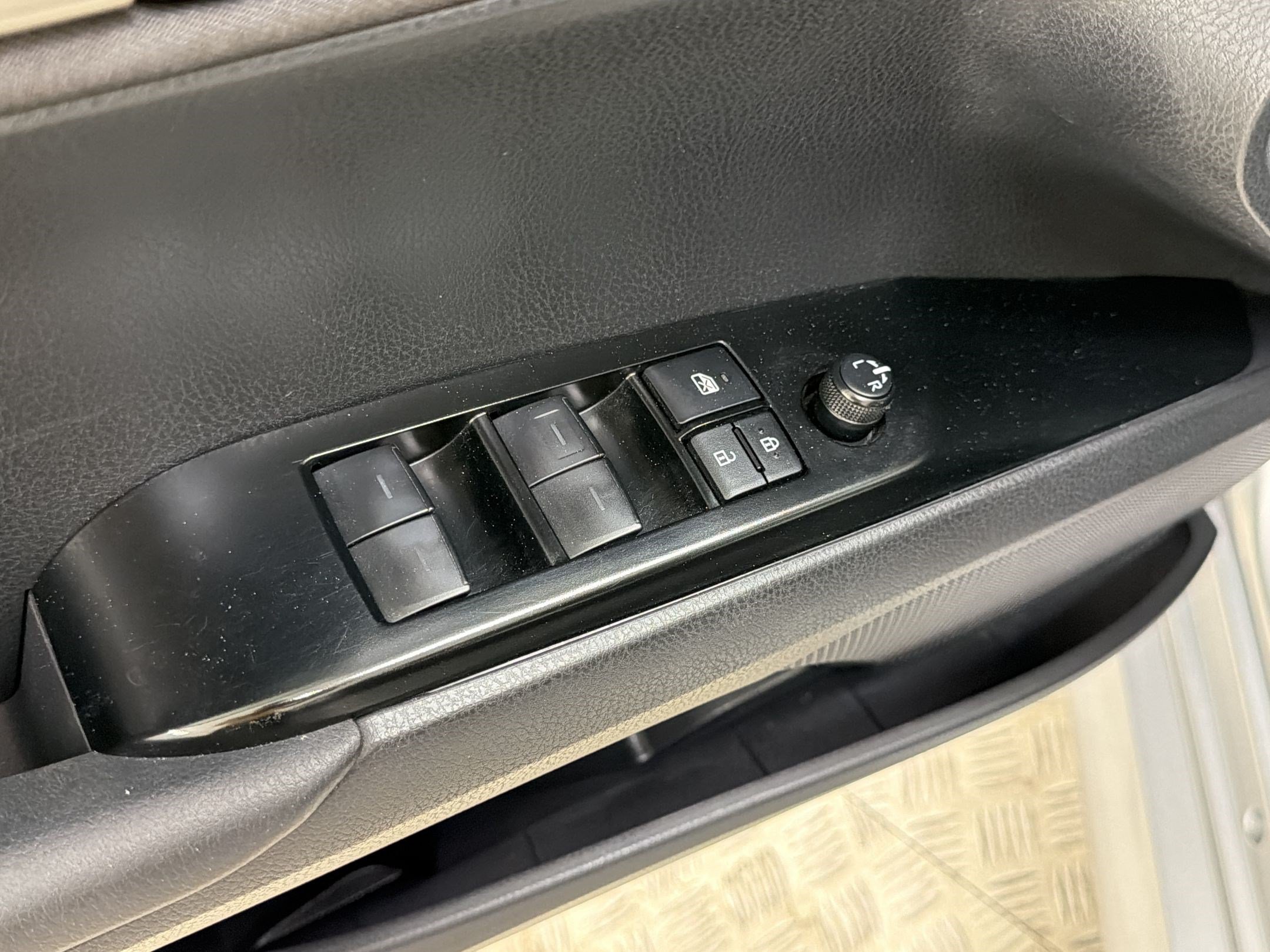 Used 2025 Toyota Camry LE FWD image 28