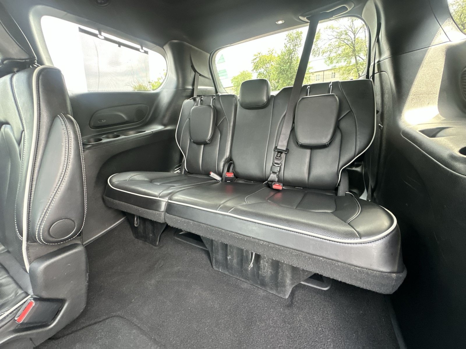 Used 2025 Chrysler Pacifica Limited FWD image 34