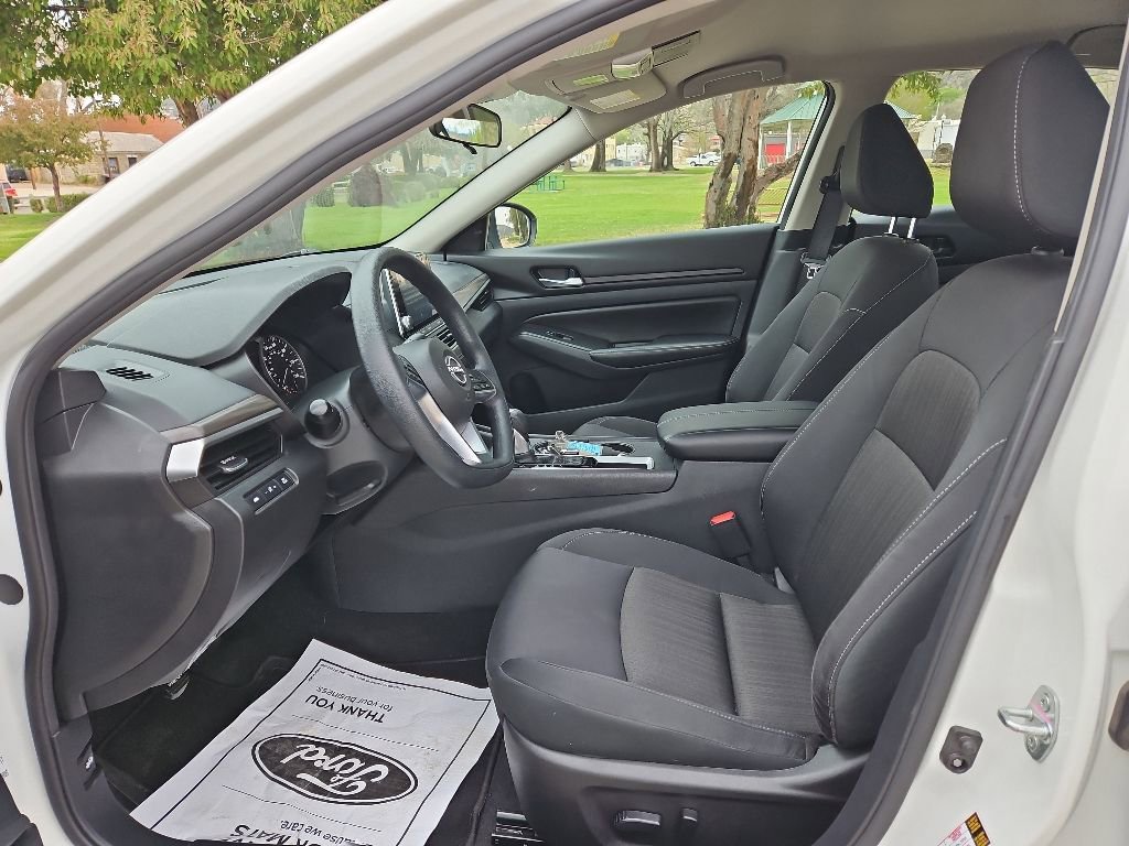 Used 2025 Nissan Altima 2.5 SV FWD image 17