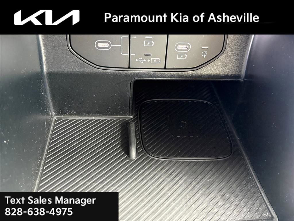 Certified 2025 Kia Sorento EX w/ Panoramic Sunroof Package image 17