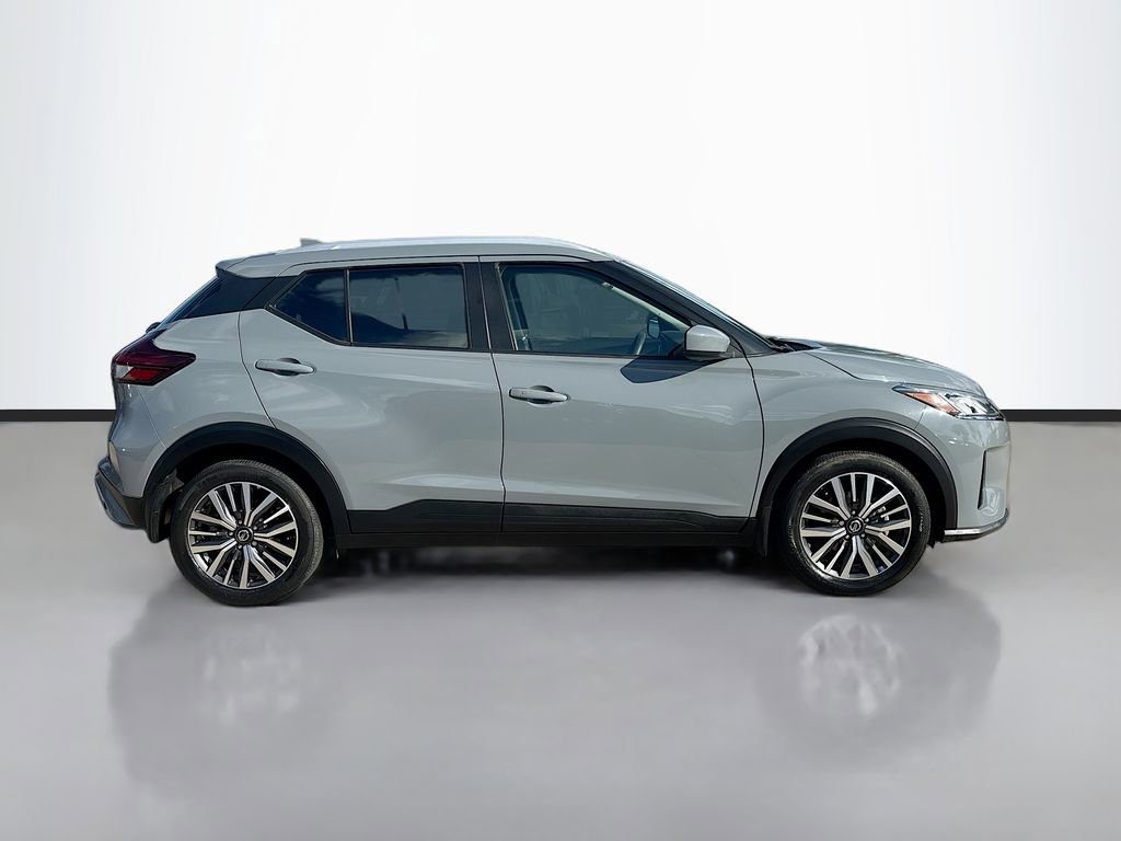 Used 2021 Nissan Kicks SV image 4
