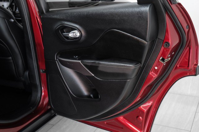 Used 2019 Jeep Cherokee Limited image 39