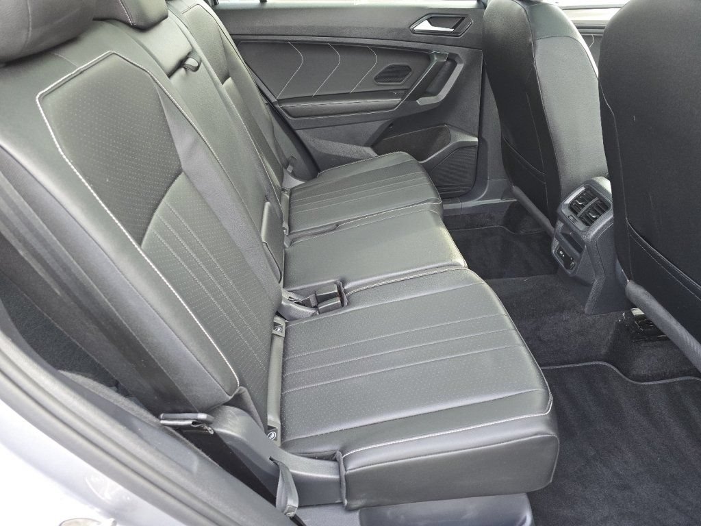 Used 2023 Volkswagen Tiguan SE AWD/4WD image 17