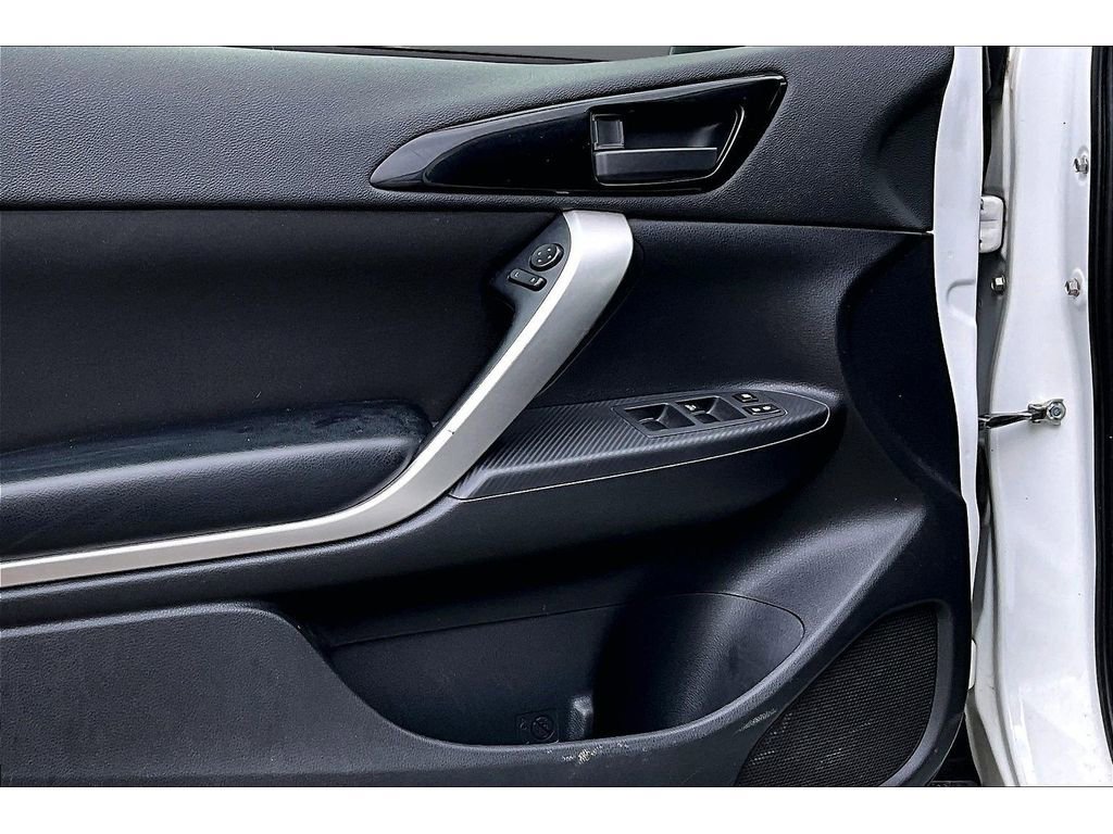 Used 2018 Mitsubishi Eclipse Cross ES FWD image 21