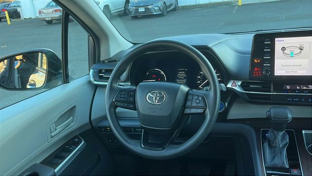 Certified 2022 Toyota Sienna LE image 18