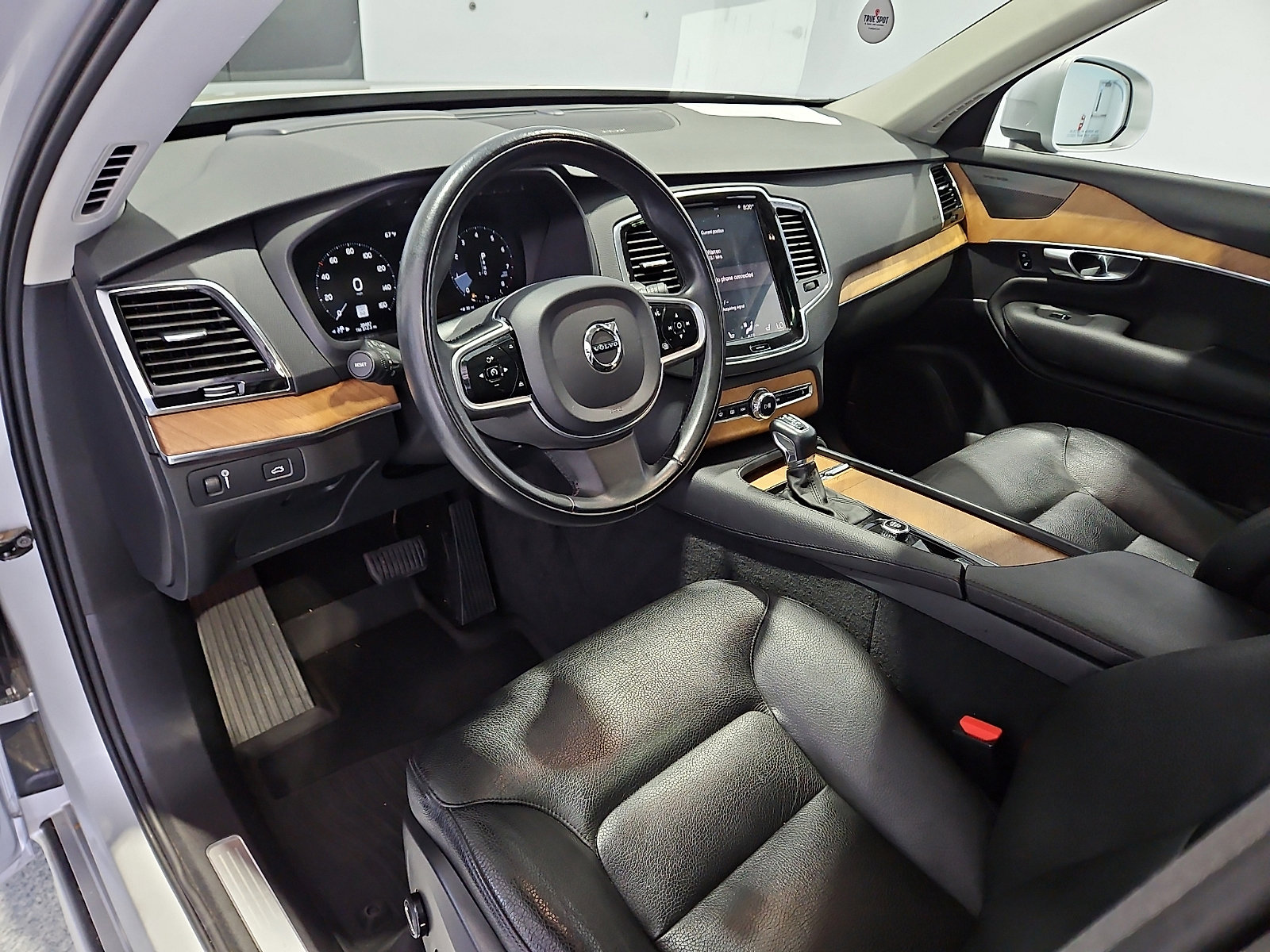 Used 2022 Volvo XC90 T6 Momentum AWD/4WD image 14