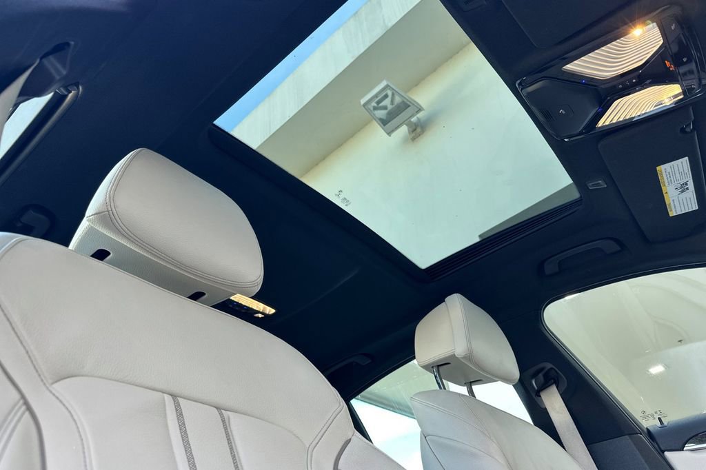 Used 2019 BMW 530e w/ M Sport Package image 17