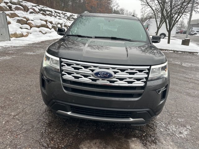 Used 2018 Ford Explorer XLT w/ Equipment Group 202A image 3