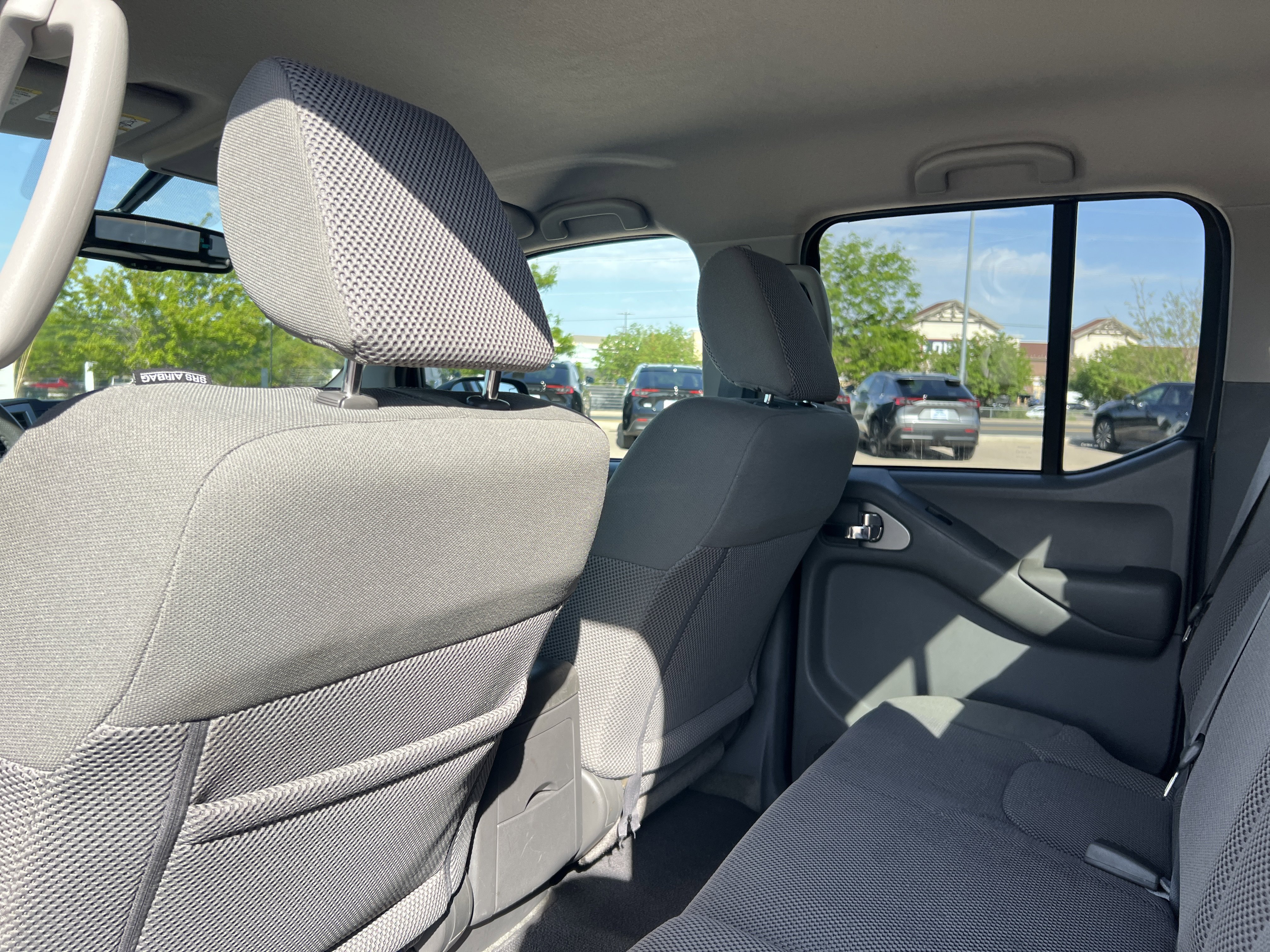 Used 2017 Nissan Frontier SV w/ SV Value Truck Package AWD/4WD image 23