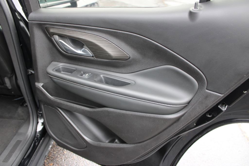 Used 2024 GMC Terrain SLT image 27