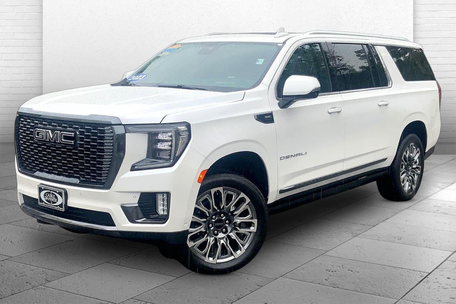 Used 2023 GMC Yukon XL Denali Ultimate AWD/4WD image 13