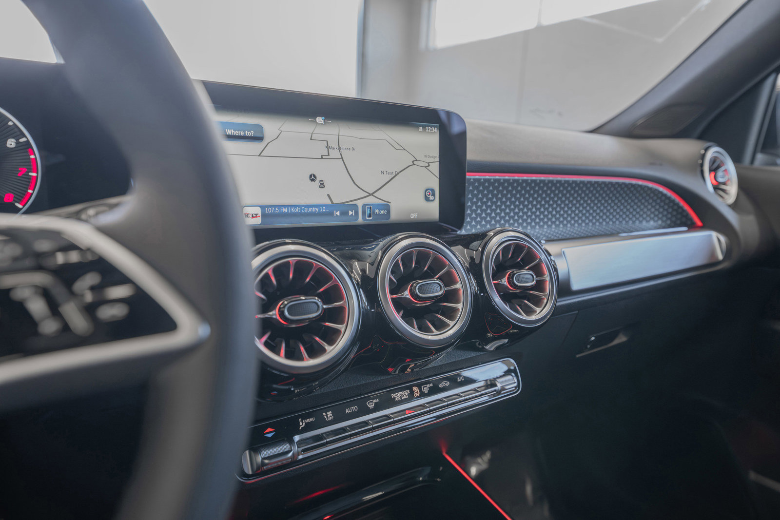 Used 2025 Mercedes-Benz GLB 250 GLB 250 image 30