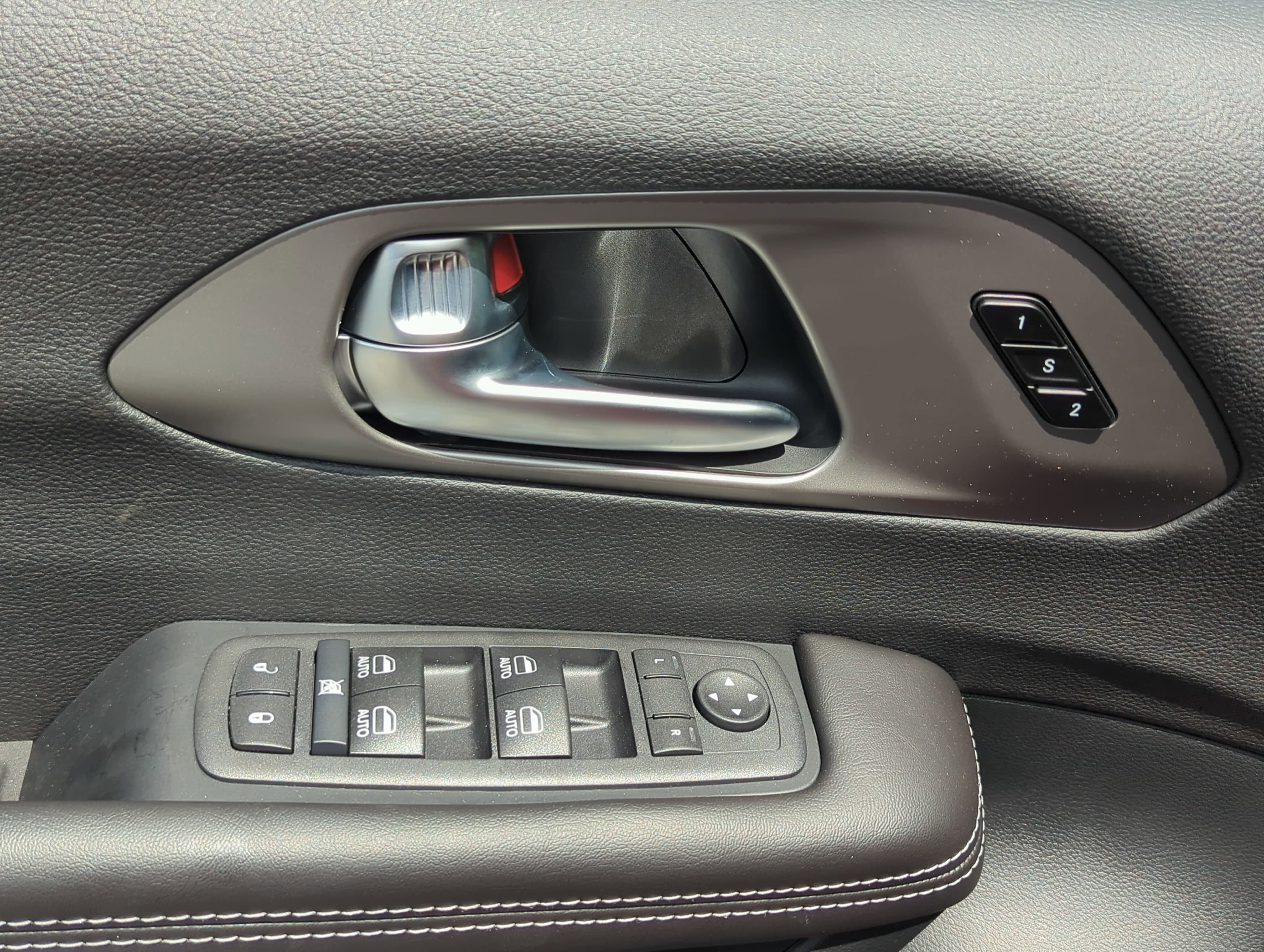 New 2027 Chrysler Pacifica Select AWD/4WD image 26