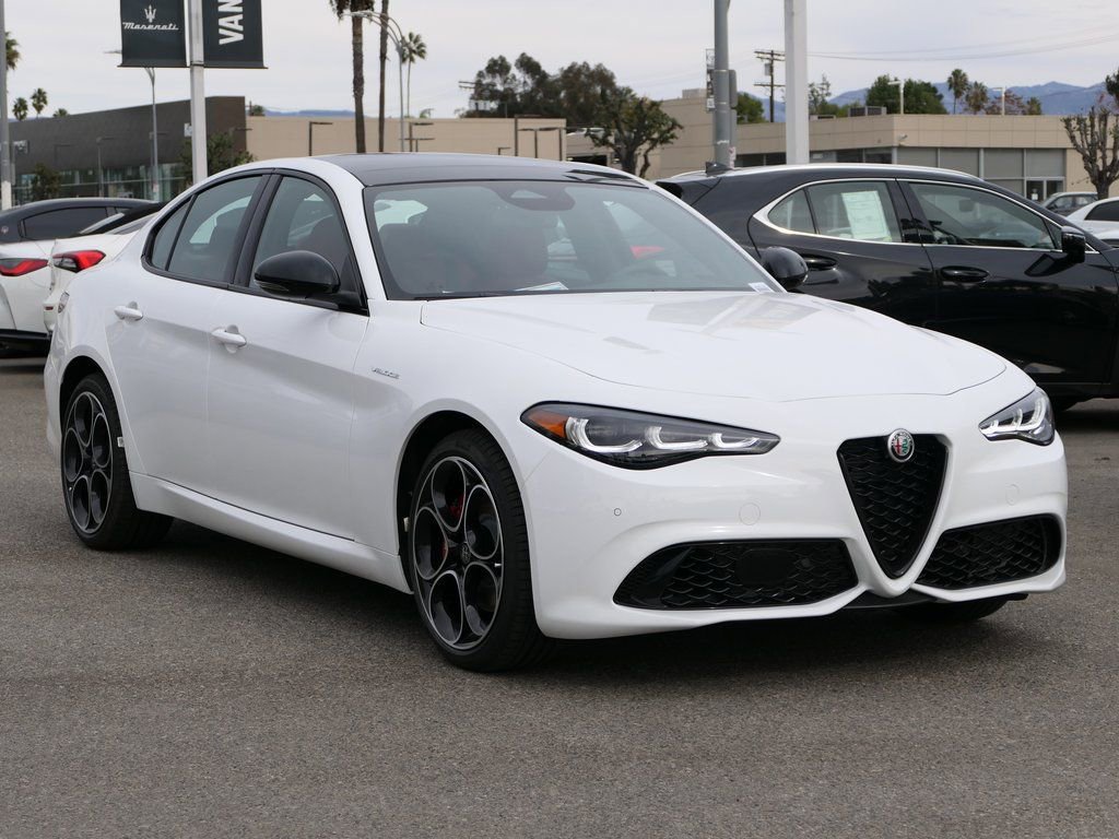 New 2025 Alfa Romeo Giulia AWD image 8