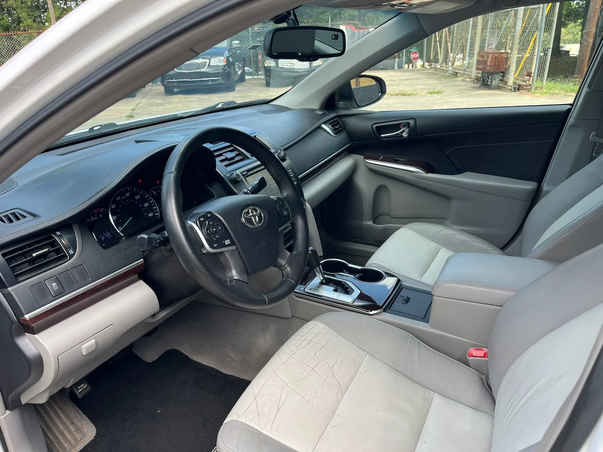 Used 2014 Toyota Camry XLE FWD image 15