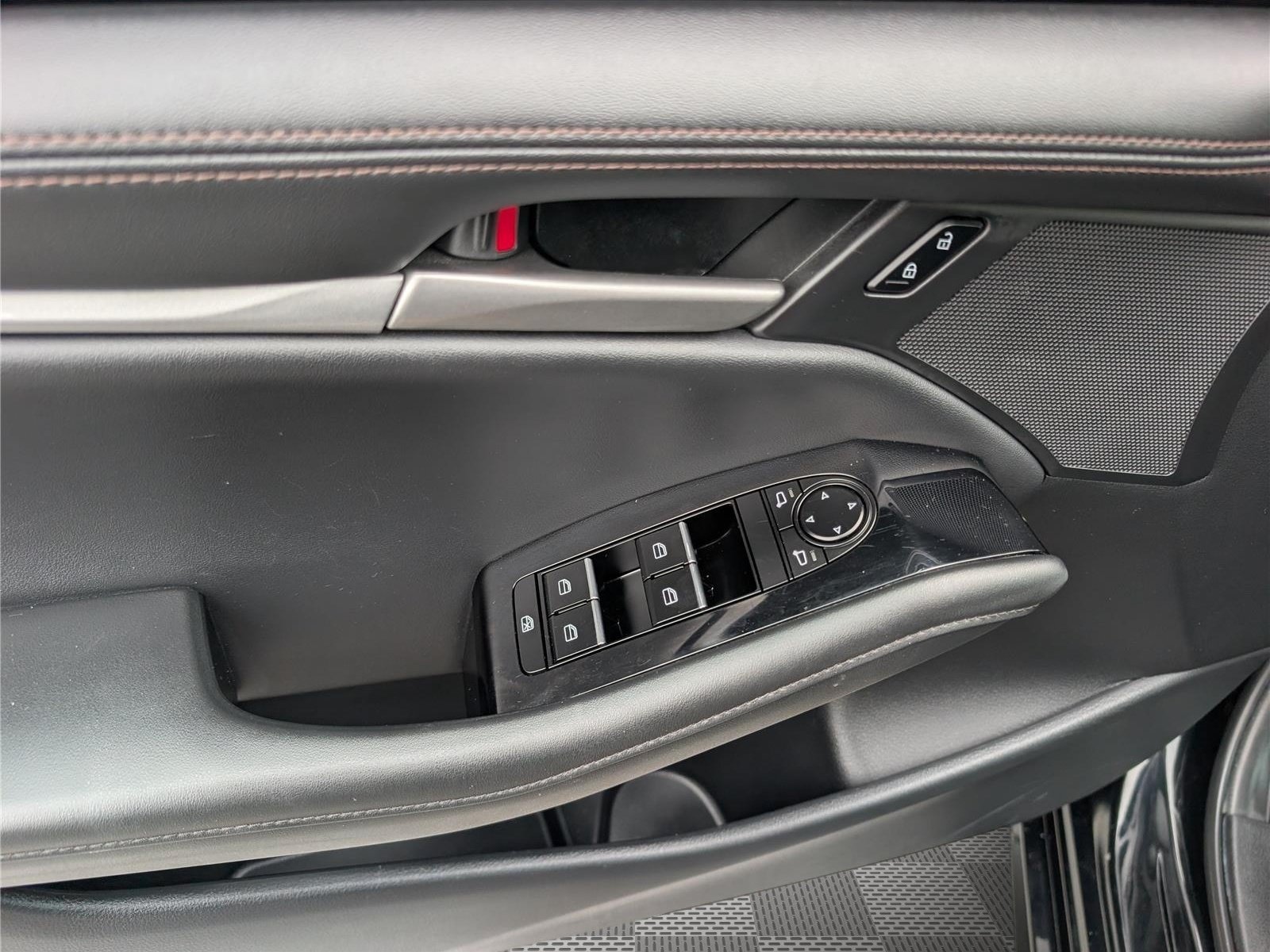 Used 2024 MAZDA MAZDA3 s FWD image 18