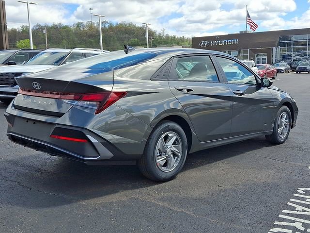 New 2026 Hyundai Elantra SE w/ Cargo Package FWD image 4
