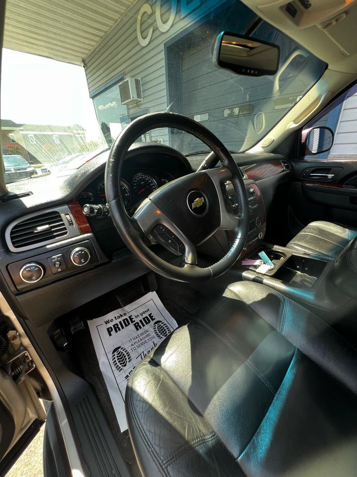 Used 2013 Chevrolet Tahoe LT w/ Luxury Package AWD/4WD image 24