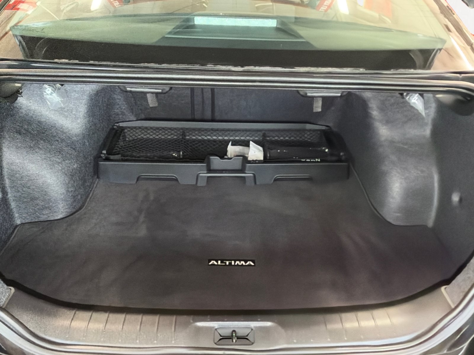 Used 2024 Nissan Altima 2.5 SV FWD image 14