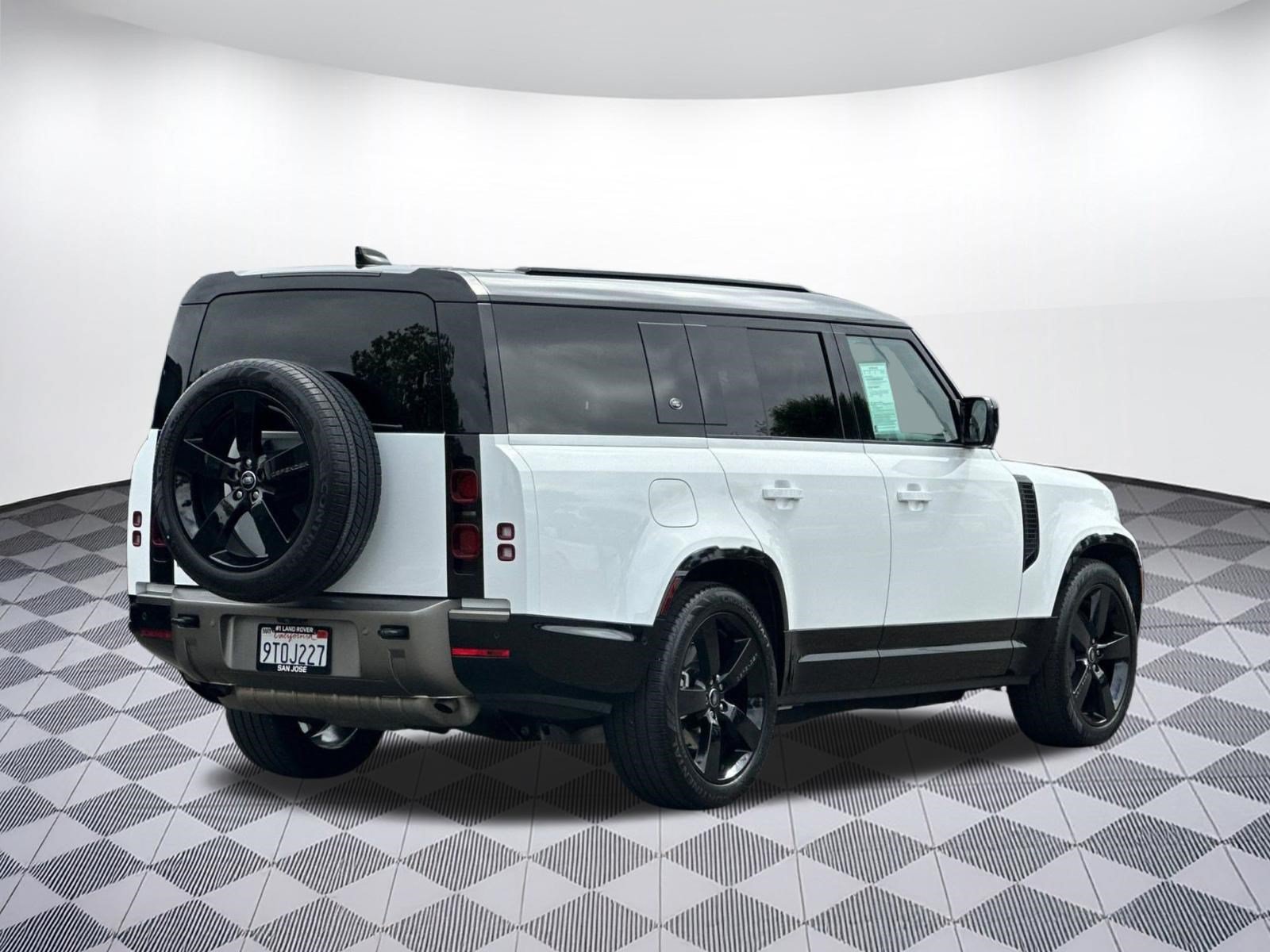 Certified 2024 Land Rover Defender 130 X-Dynamic SE AWD/4WD image 7