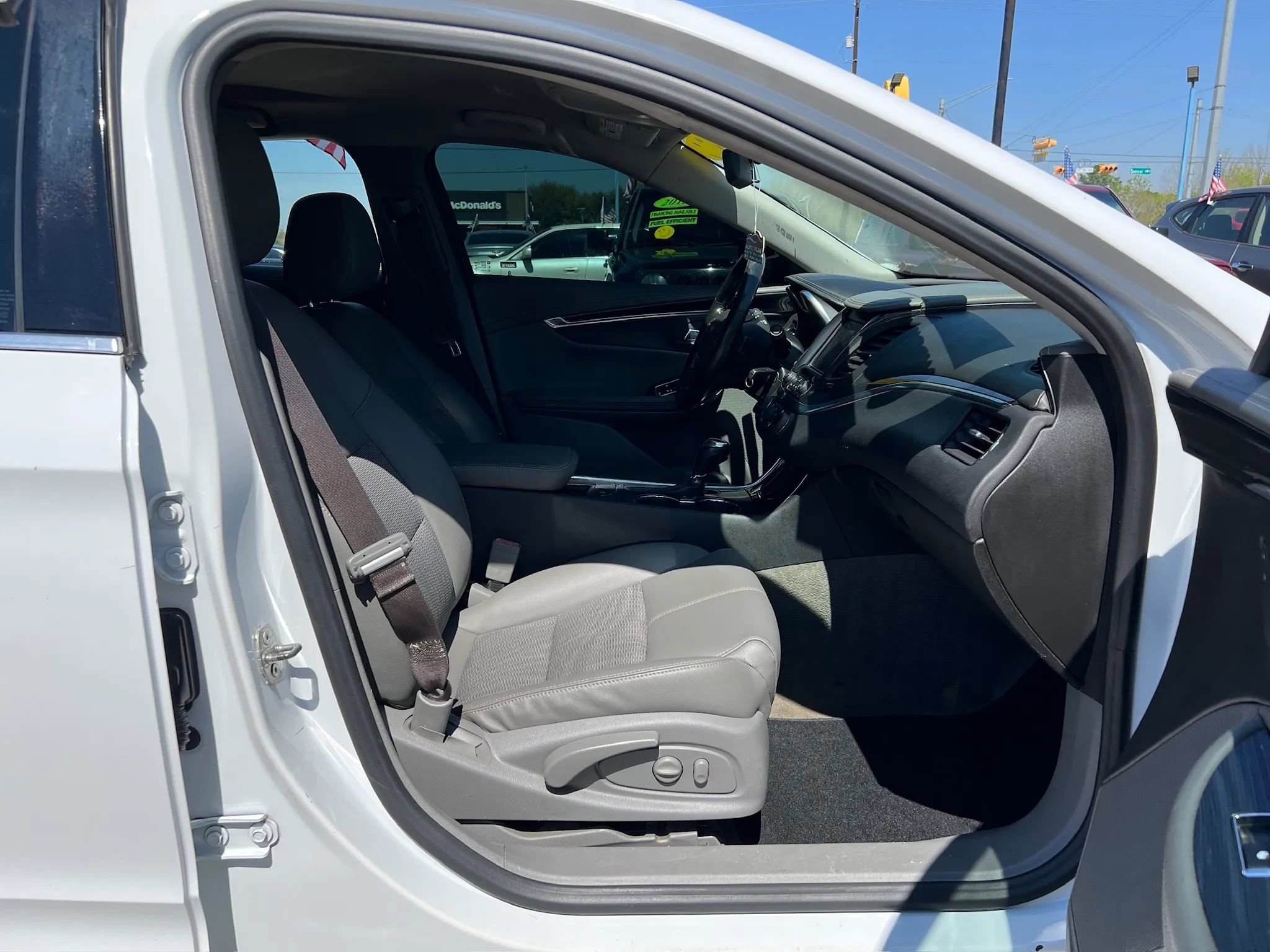 Used 2017 Chevrolet Impala LT FWD image 12