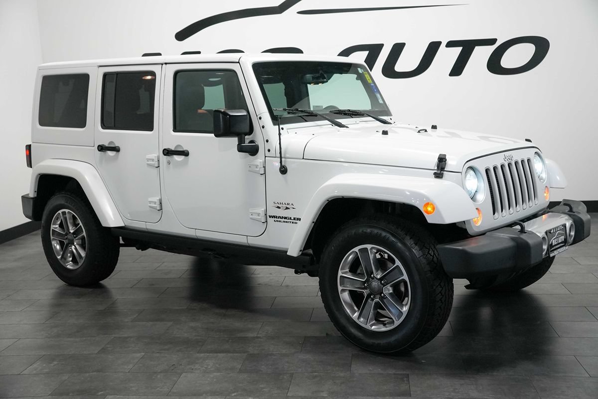 Used 2017 Jeep Wrangler Unlimited Sahara w/ Connectivity Group AWD/4WD image 7