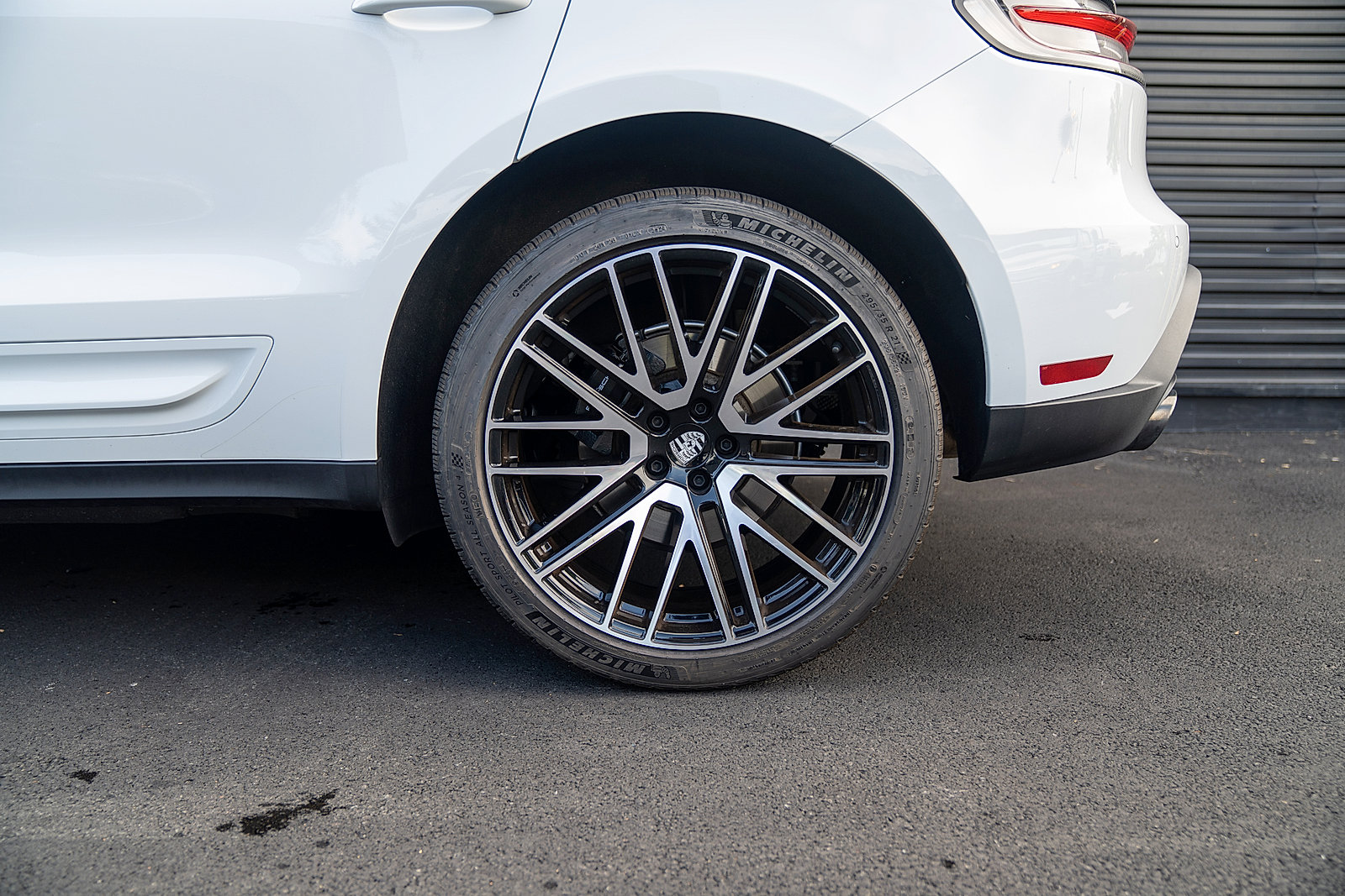 Certified 2025 Porsche Macan AWD/4WD image 25