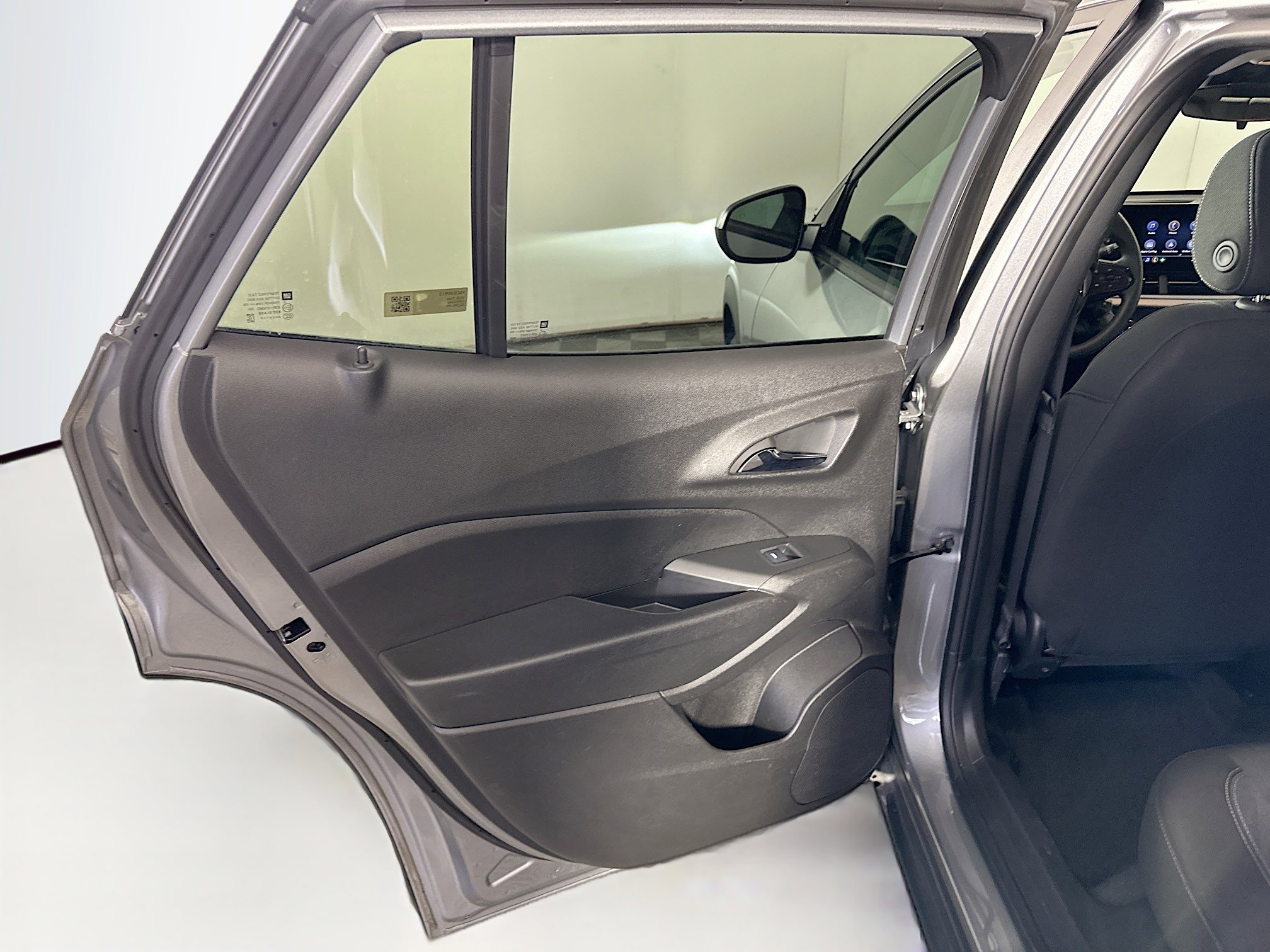 Used 2025 Chevrolet Trax LS w/ LS Convenience Package image 26