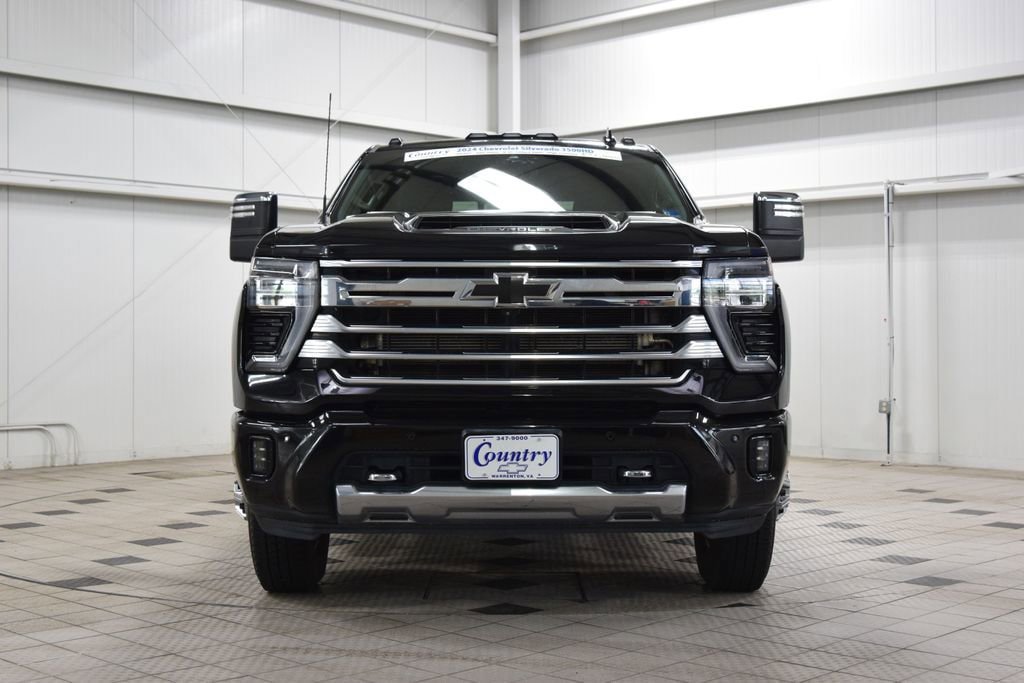 Used 2024 Chevrolet Silverado 3500 High Country w/ High Country Premium Package AWD/4WD image 2