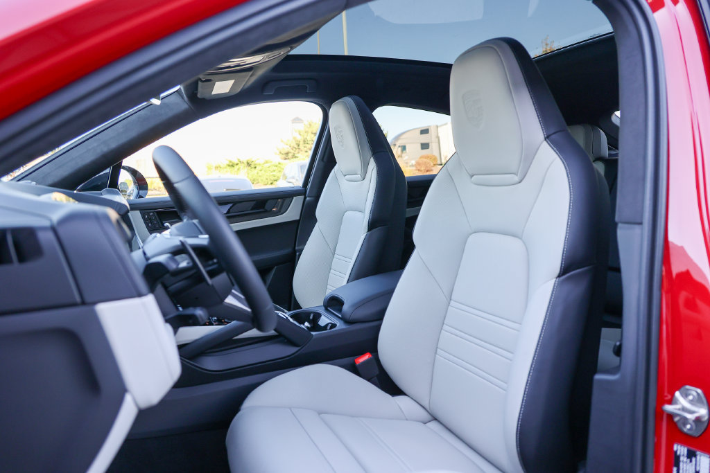 New 2026 Porsche Cayenne GTS AWD/4WD image 5
