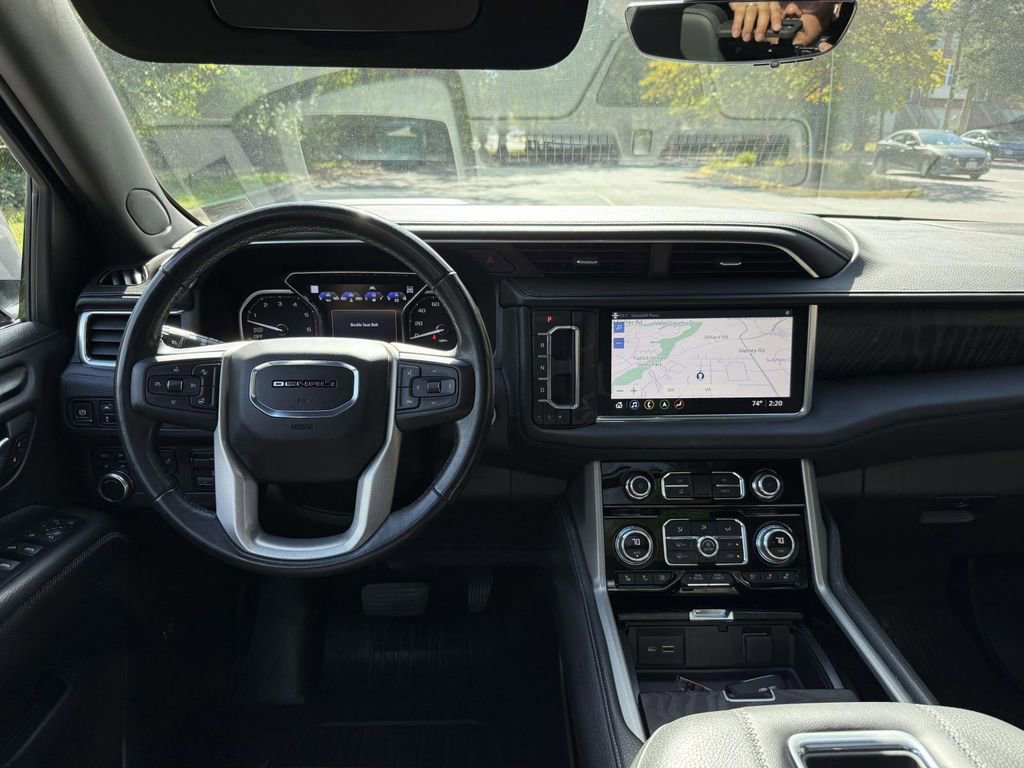 Used 2021 GMC Yukon Denali w/ Denali Premium Package image 8