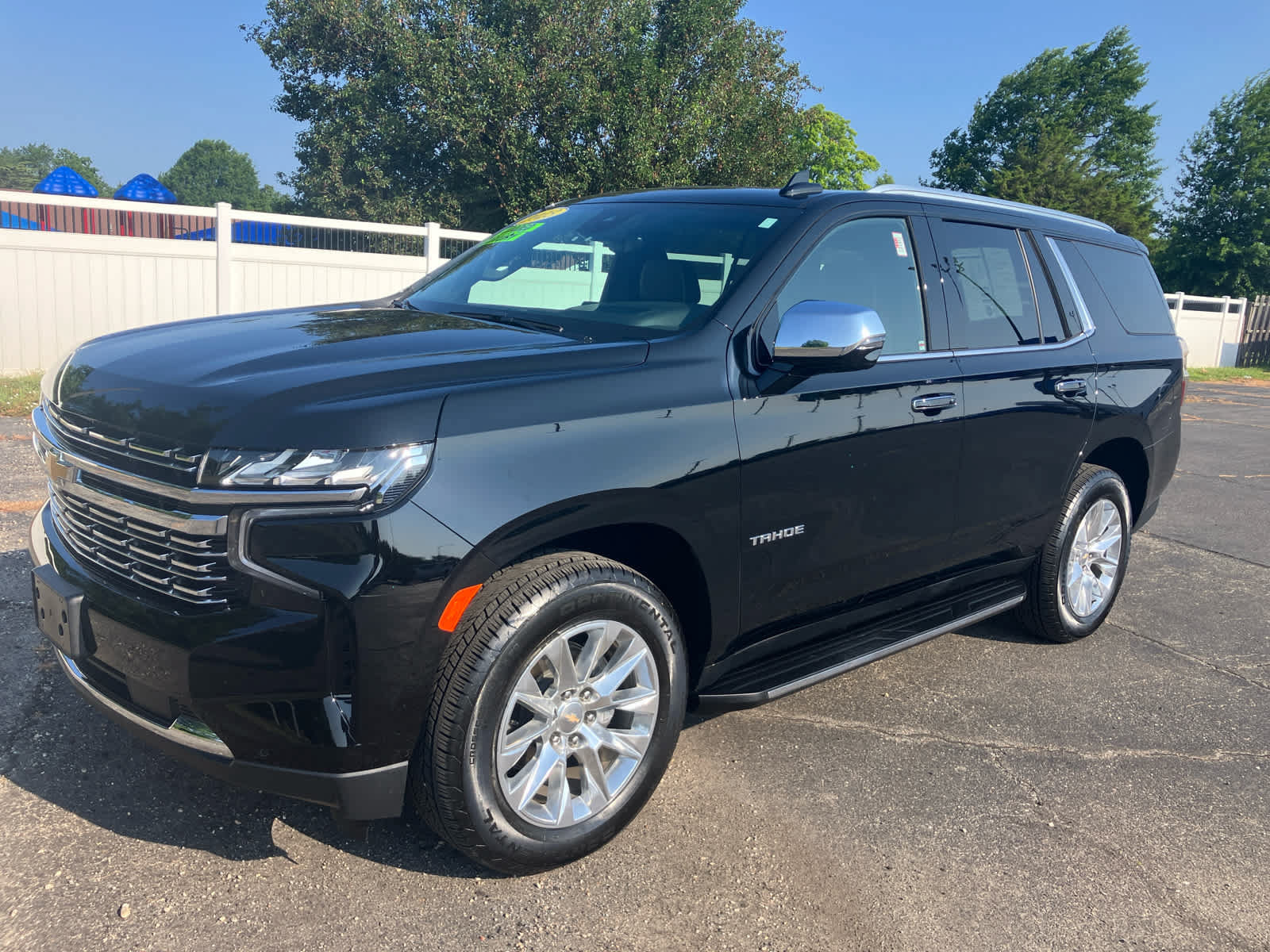 Used 2023 Chevrolet Tahoe Premier w/ Premium Package 2 AWD/4WD image 1