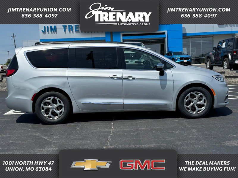 Used 2023 Chrysler Pacifica Limited FWD image 1