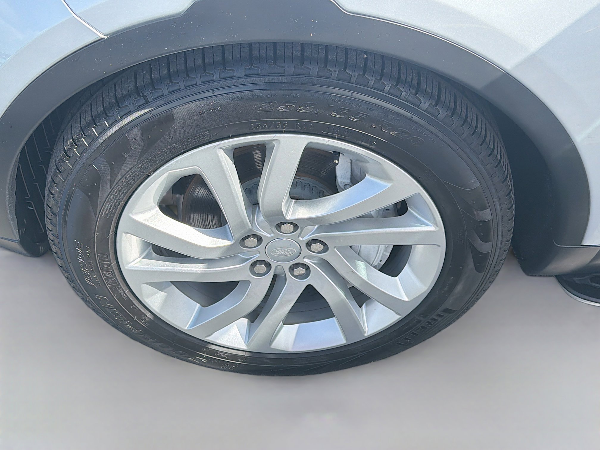 Used 2023 Land Rover Discovery S image 34