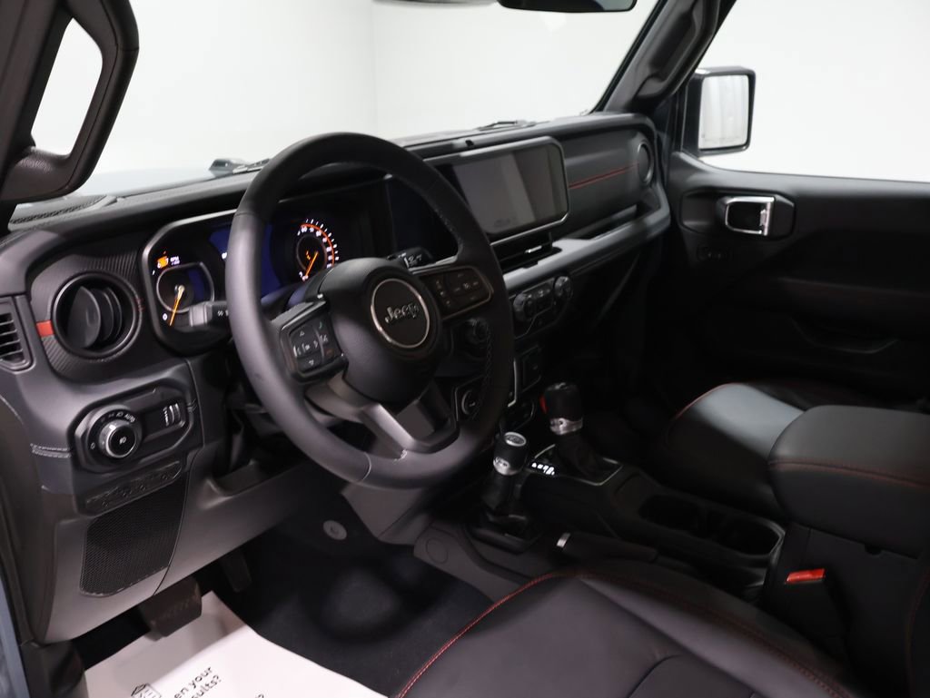 Used 2025 Jeep Wrangler Rubicon w/ Convenience Group AWD/4WD image 14