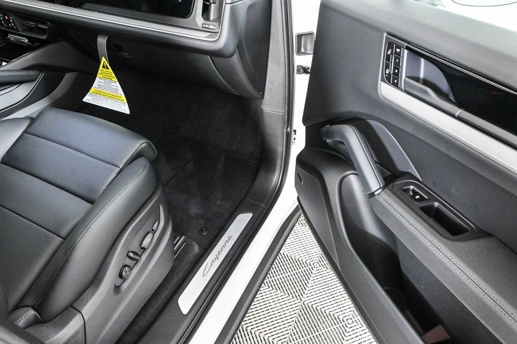 Certified 2025 Porsche Cayenne image 27