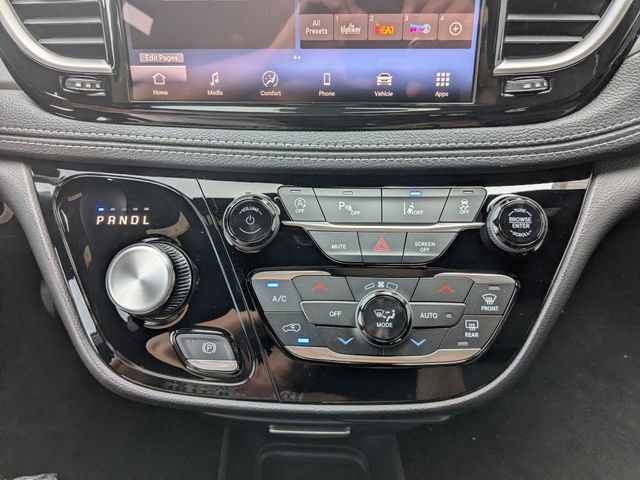 New 2027 Chrysler Pacifica Select FWD image 17