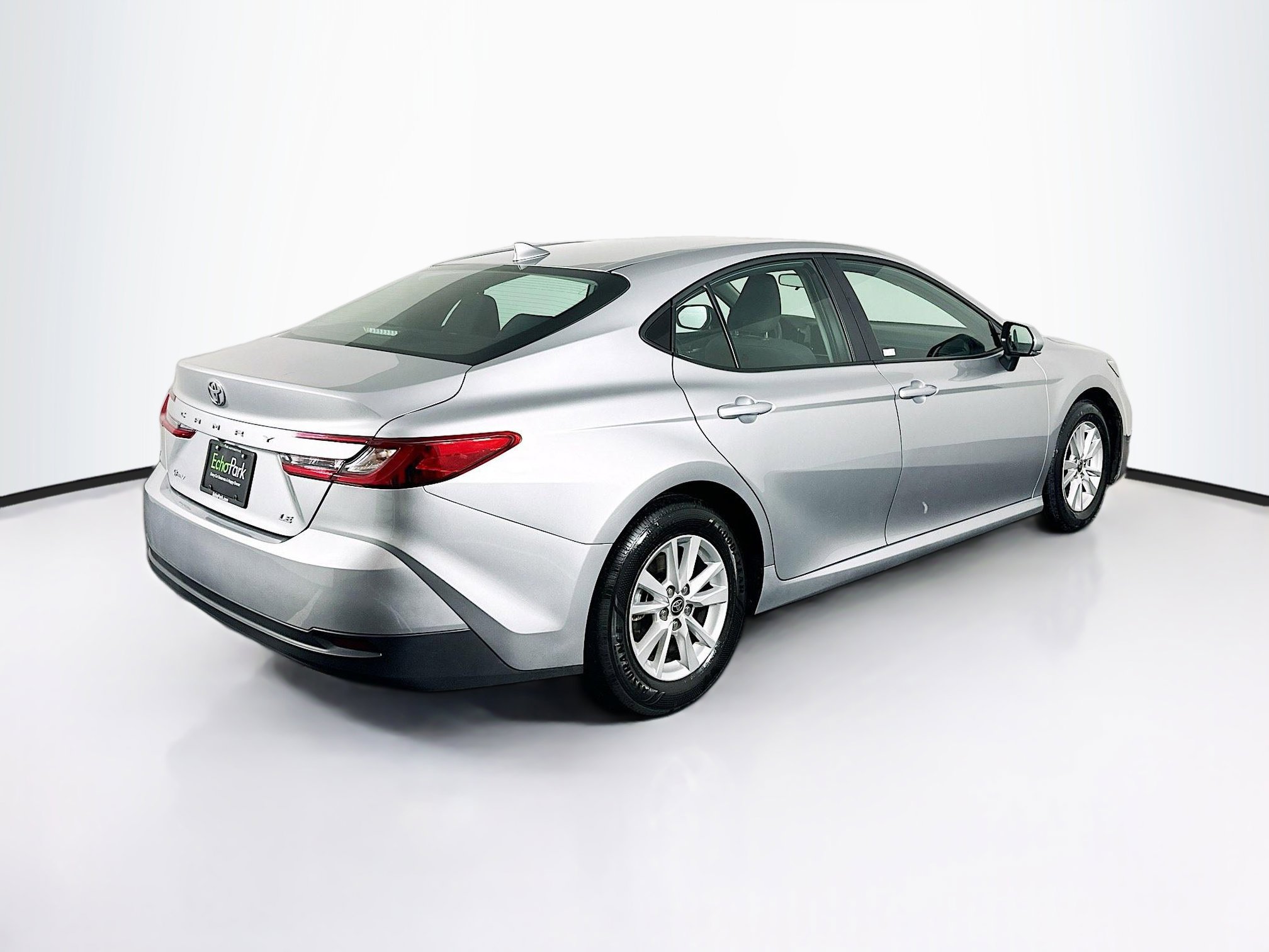 Used 2025 Toyota Camry LE image 9