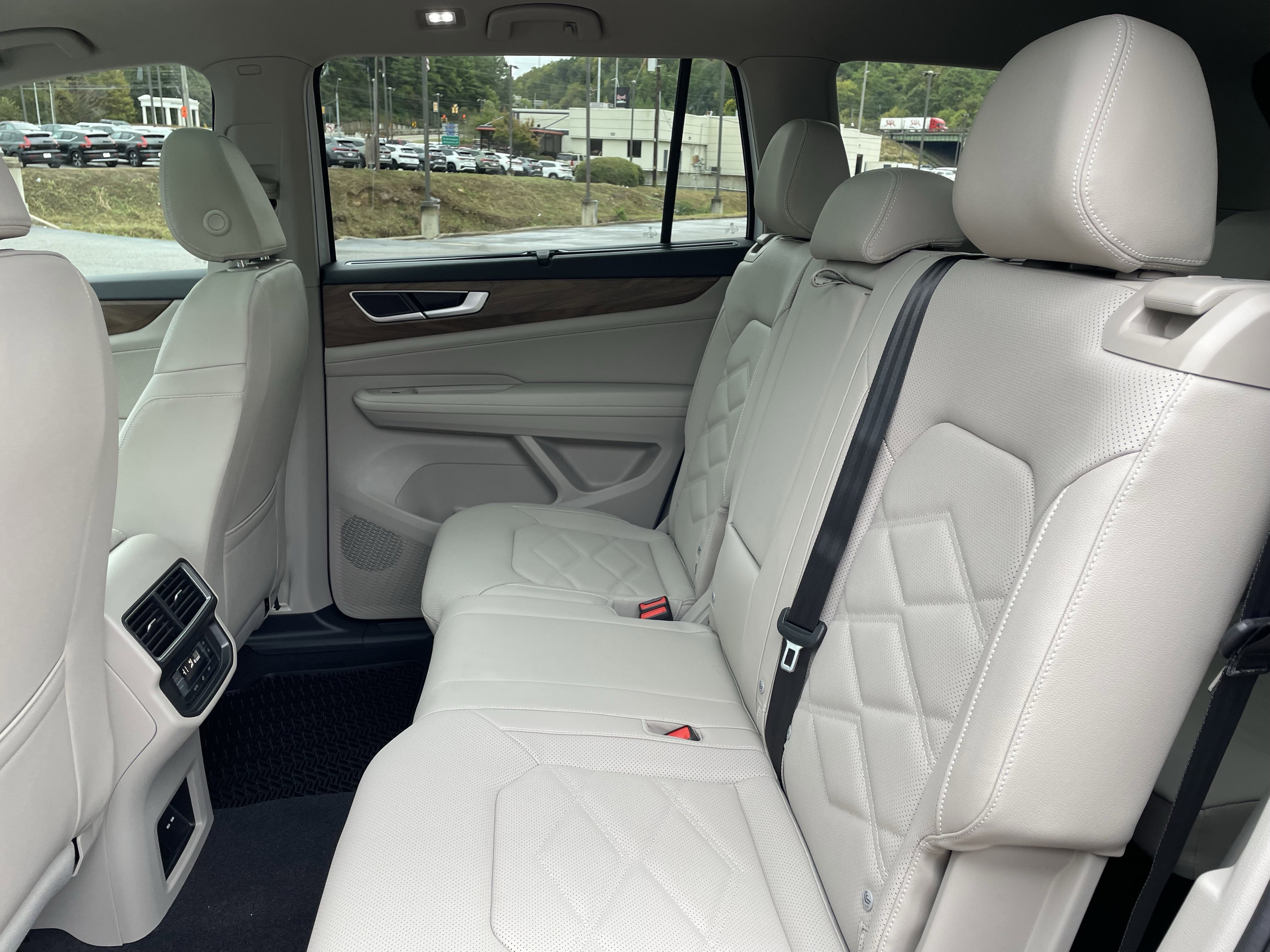 New 2026 Volkswagen Atlas SE image 12