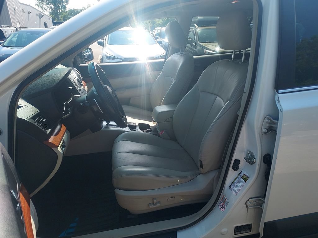 Used 2014 Subaru Outback 2.5i Limited w/ Moonroof Package AWD/4WD image 28