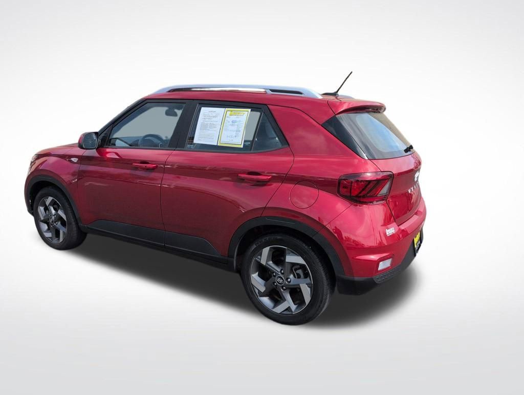 Used 2023 Hyundai Venue Limited image 4