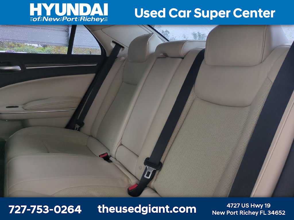 Used 2016 Chrysler 300 C RWD image 13