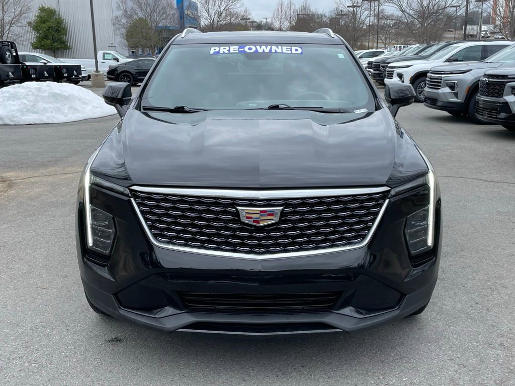 Used 2024 Cadillac XT4 Premium Luxury image 2
