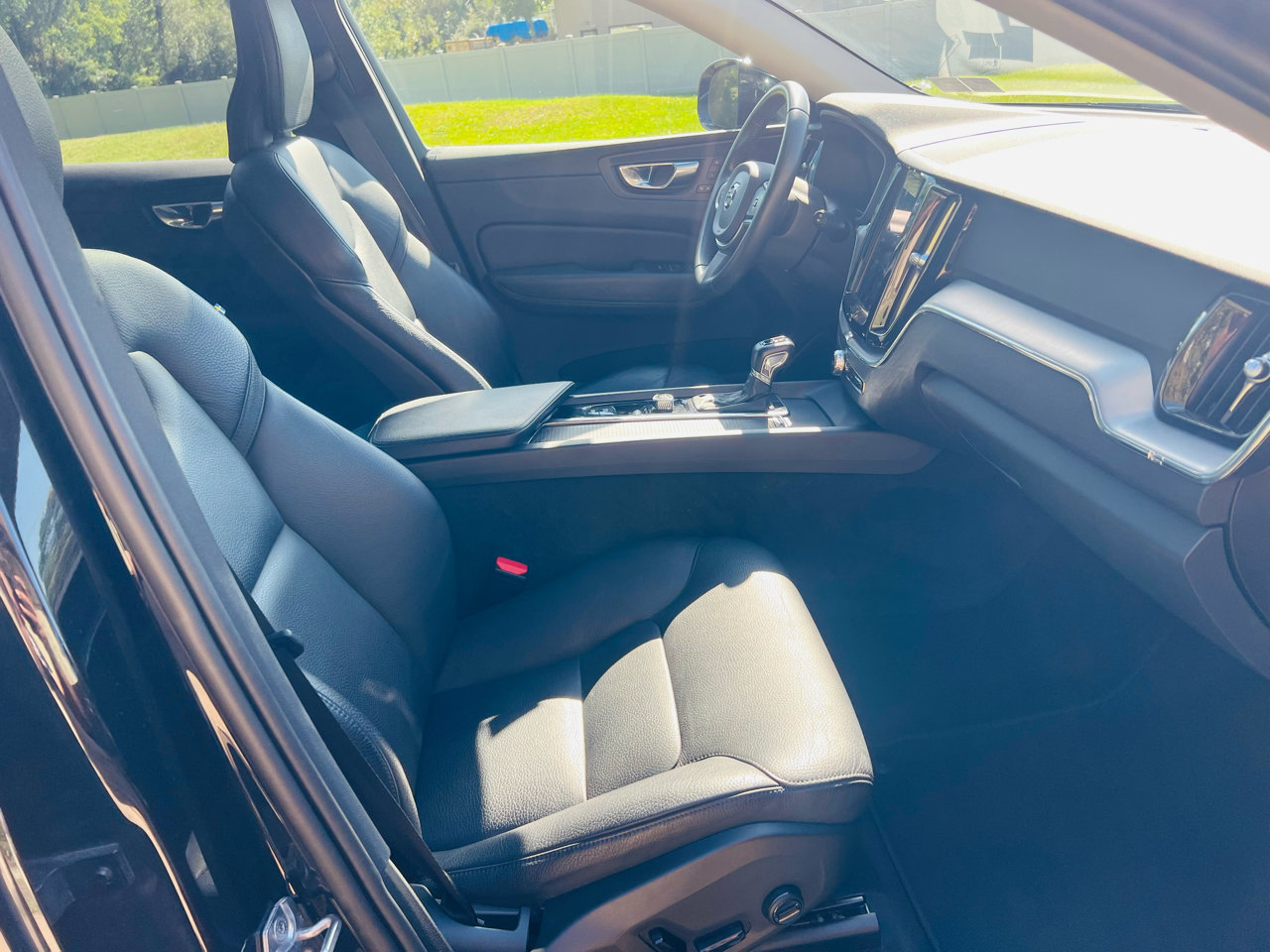 Used 2020 Volvo XC60 T5 Momentum image 27