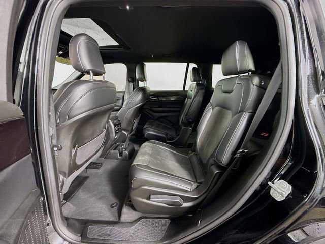 Used 2023 Jeep Grand Cherokee L Laredo image 24