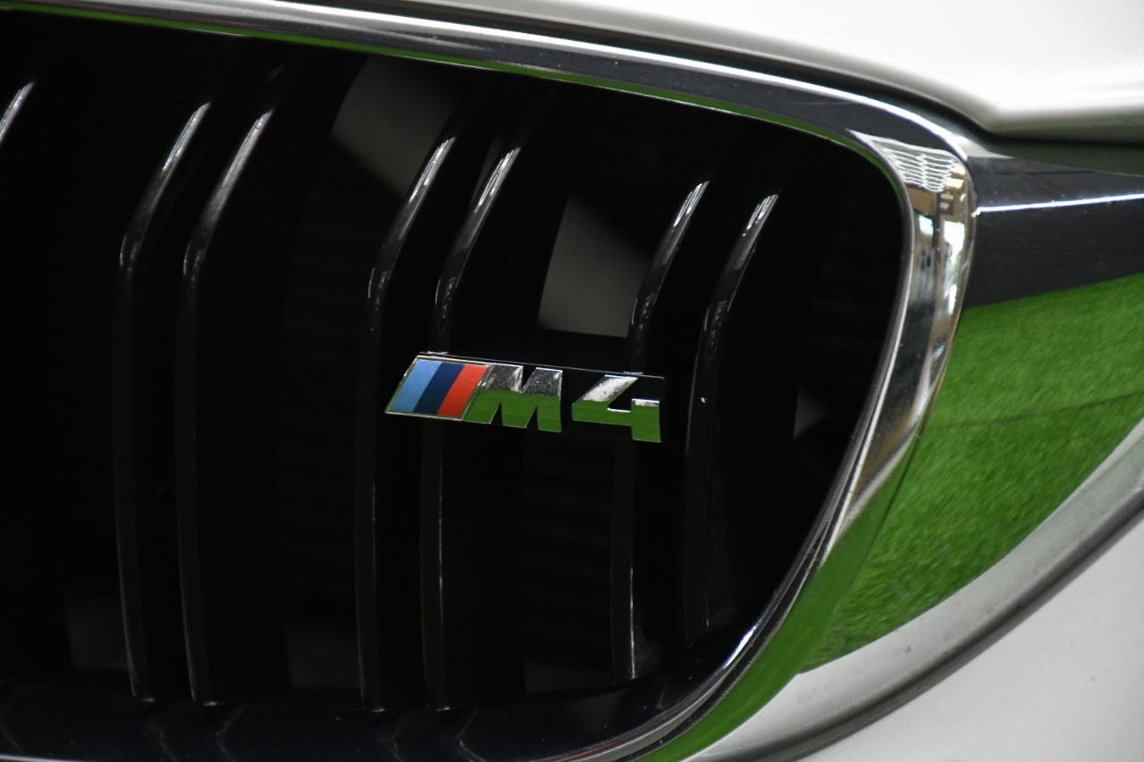 Used 2016 BMW M4 Coupe w/ Executive Package RWD image 3
